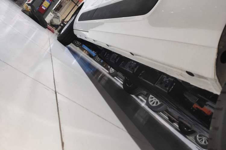 Used SAIC MAXUS Dana V1 2024 V1 Short Wheelbase Low-Roof Multi-Function Version (51 kWh) Left Side Sill