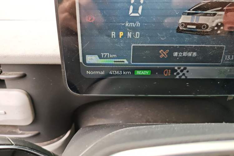 Used SAIC MAXUS Dana V1 2024 V1 Long Wheelbase High Roof (51 kWh) Odometer Close Up