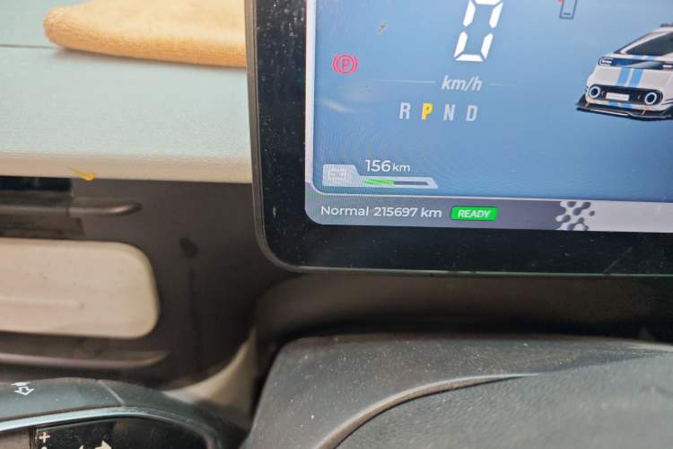 Used SAIC MAXUS Dana V1 2024 V1 Long Wheelbase Low Roof (51 kWh) Odometer Close Up