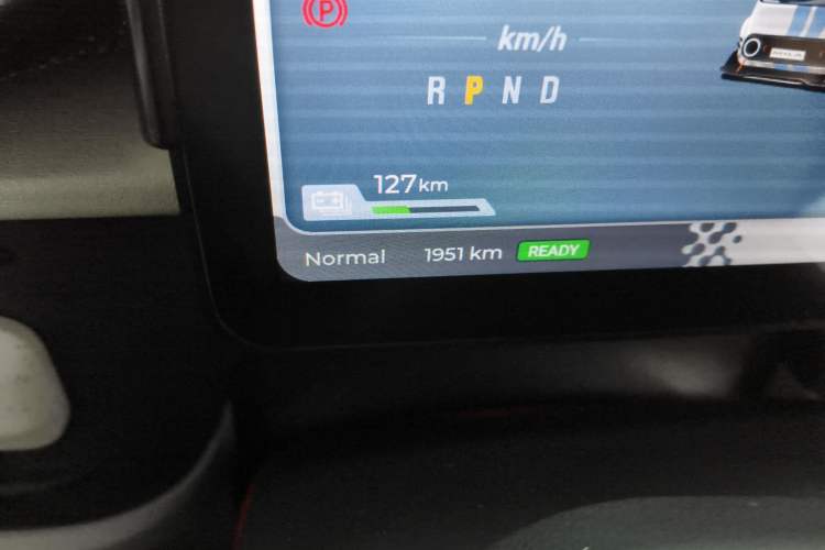 Used SAIC MAXUS Dana V1 2024 V1 Short Wheelbase Low-Roof Multi-Function Version (51 kWh) Odometer Close Up
