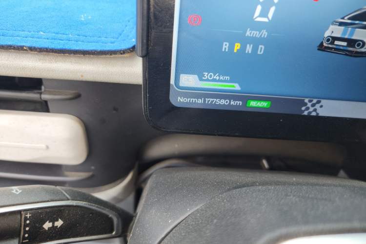Used SAIC MAXUS Dana V1 2024 V1 Long Wheelbase High Roof (51 kWh) Odometer Close Up