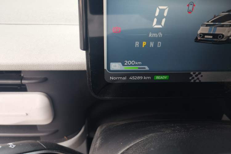 Used SAIC MAXUS Dana V1 2024 V1 Long Wheelbase High Roof (51 kWh) Odometer Close Up