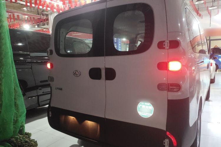 Used SAIC MAXUS Dana V1 2024 V1 Short Wheelbase Low-Roof Multi-Function Version (51 kWh) Rear