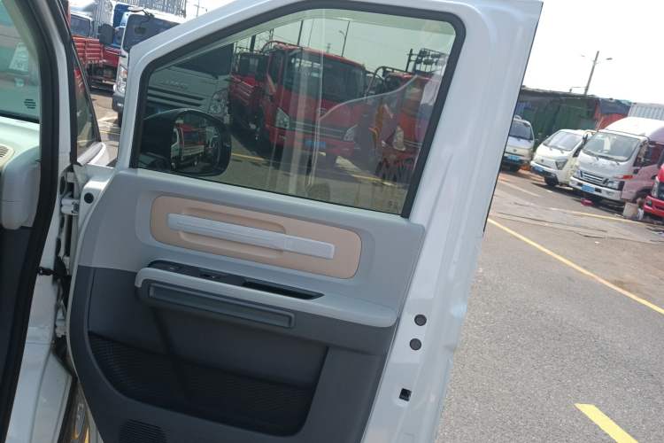 Used SAIC MAXUS Dana V1 2024 V1 Short Wheelbase Low-Roof Multi-Function Version (51 kWh) Right Front Door Interior