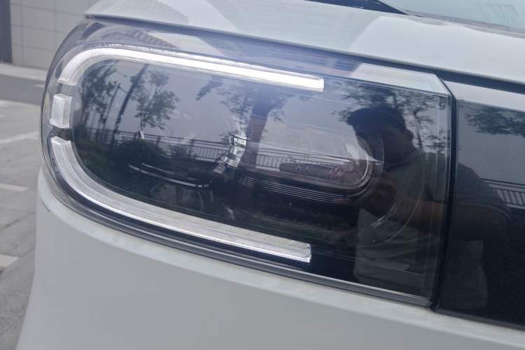 Used SAIC MAXUS Dana V1 2024 V1 Long Wheelbase Low Roof (51 kWh) Right Front Headlight