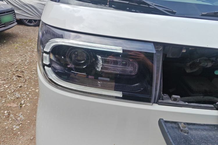 Used SAIC MAXUS Dana V1 2024 V1 Short Wheelbase Low-Roof Multi-Function Version (51 kWh) Right Front Headlight