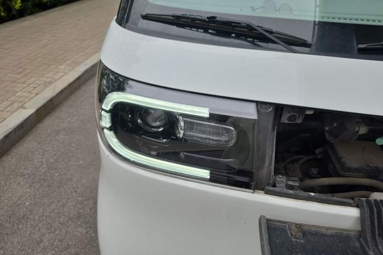 Used SAIC MAXUS Dana V1 2024 V1 Long Wheelbase High Roof (51 kWh) Right Front Headlight