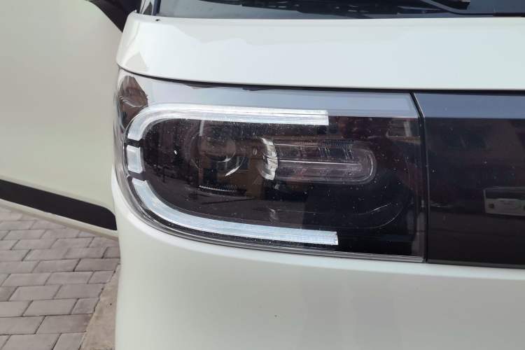 Used SAIC MAXUS Dana V1 2024 V1 Short Wheelbase Low-Roof Multi-Function Version (51 kWh) Right Front Headlight