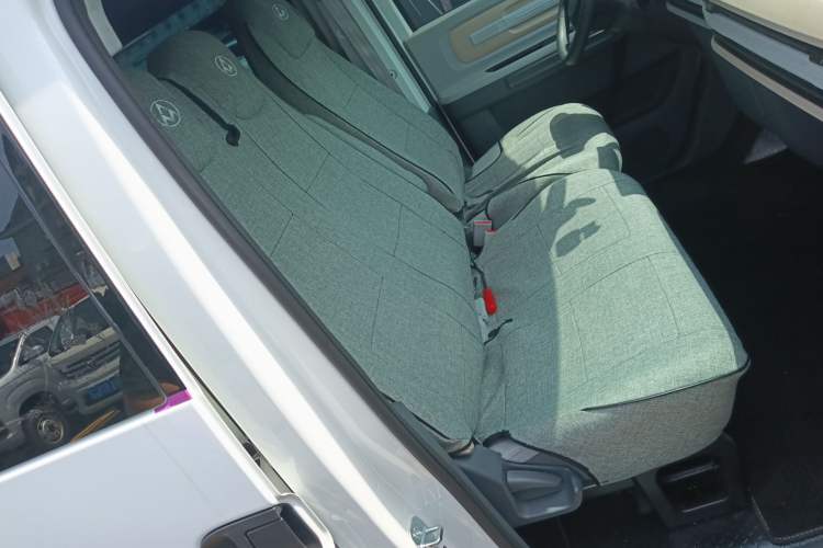 Used SAIC MAXUS Dana V1 2024 V1 Short Wheelbase Low-Roof Multi-Function Version (51 kWh) Right Front Seat