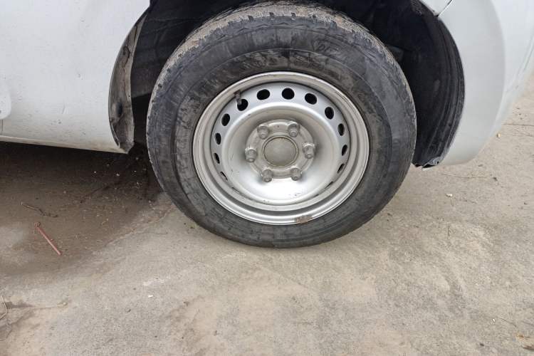 Used SAIC MAXUS Dana V1 2024 V1 Long Wheelbase High Roof (51 kWh) Right Front Wheel Hub