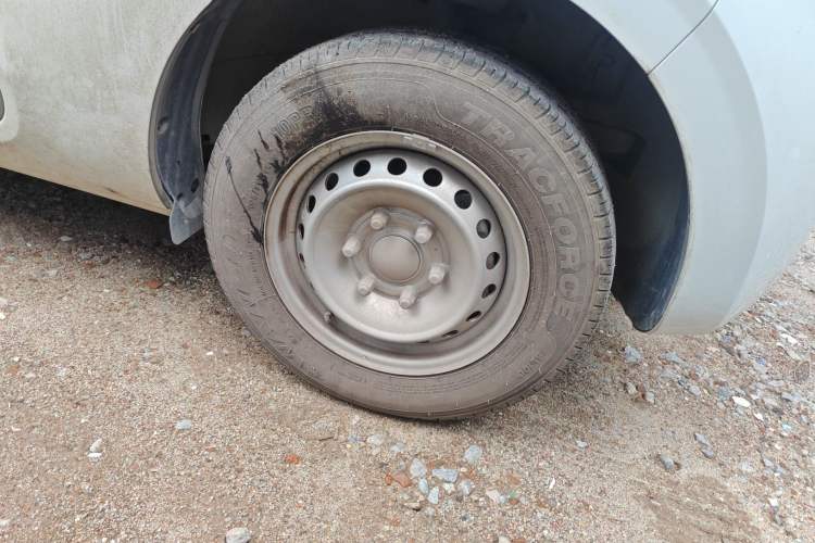 Used SAIC MAXUS Dana V1 2024 V1 Short Wheelbase Low-Roof Multi-Function Version (51 kWh) Right Front Wheel Hub