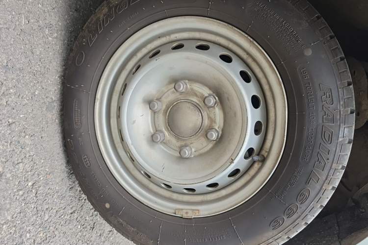 Used SAIC MAXUS Dana V1 2024 V1 Long Wheelbase High Roof (51 kWh) Right Front Wheel Hub