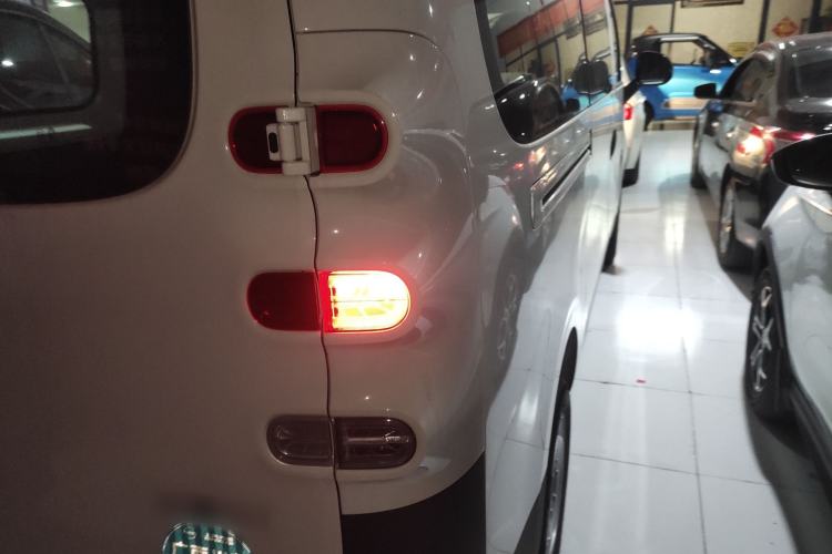 Used SAIC MAXUS Dana V1 2024 V1 Short Wheelbase Low-Roof Multi-Function Version (51 kWh) Right Rear Taillight