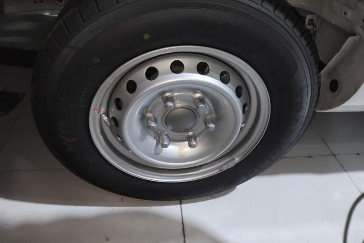 Used SAIC MAXUS Dana V1 2024 V1 Short Wheelbase Low-Roof Multi-Function Version (51 kWh) Right Rear Wheel Hub