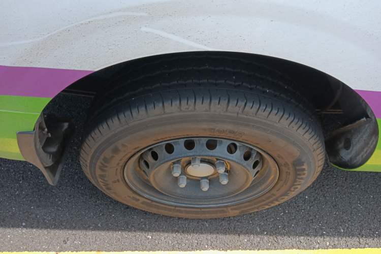 Used SAIC MAXUS Dana V1 2024 V1 Short Wheelbase Low-Roof Multi-Function Version (51 kWh) Right Rear Wheel Hub
