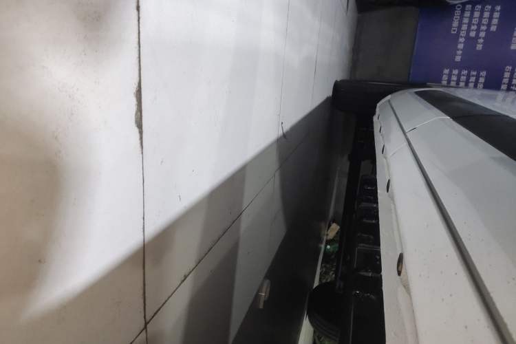 Used SAIC MAXUS Dana V1 2024 V1 Short Wheelbase Low-Roof Multi-Function Version (51 kWh) Right Side Sill