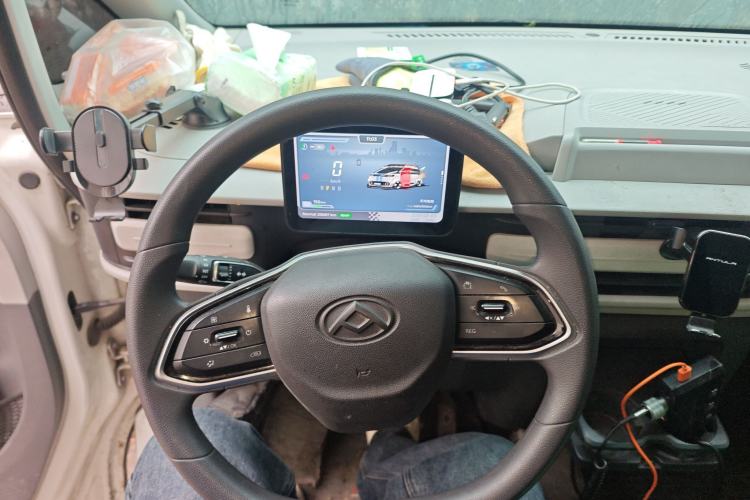 Used SAIC MAXUS Dana V1 2024 V1 Long Wheelbase Low Roof (51 kWh) Steering Wheel