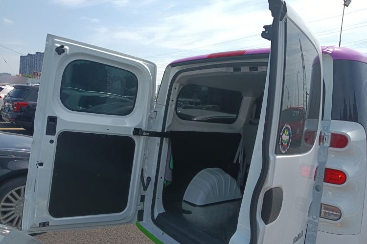 Used SAIC MAXUS Dana V1 2024 V1 Short Wheelbase Low-Roof Multi-Function Version (51 kWh) Trunk