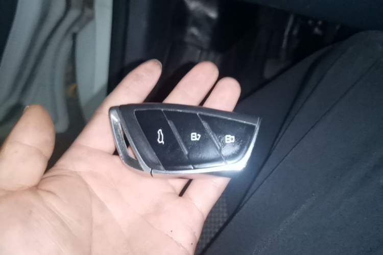 Used SAIC MAXUS Dana V1 2024 V1 Short Wheelbase Low Roof (31 kWh) Vehicle Key