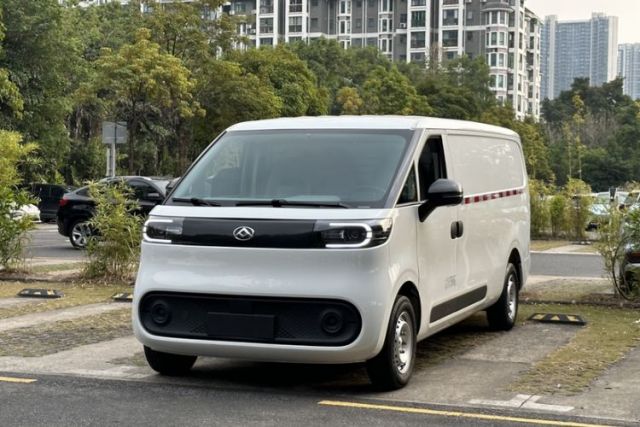 Used SAIC MAXUS Dana V1 2024 V1 Long Wheelbase Low Roof (51 kWh)