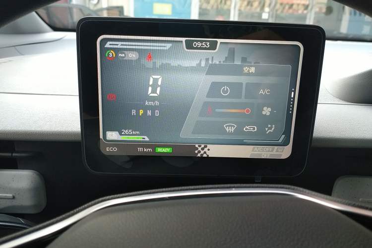 Used SAIC MAXUS Dana V1 2025 V1+ Short Wheelbase Low-Roof Multi-Function Version (42 kWh) Audio And AC Panel
