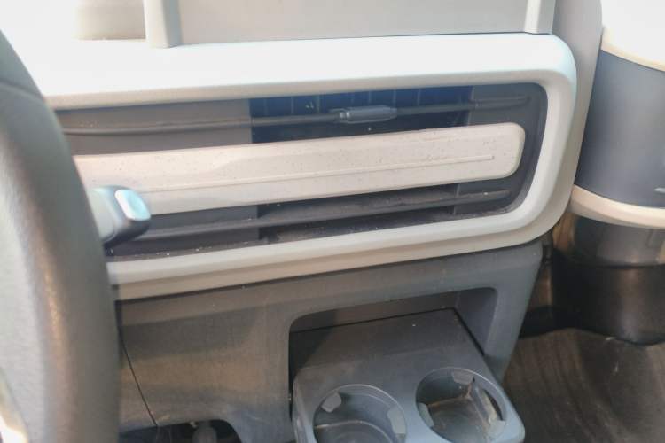 Used SAIC MAXUS Dana V1 2025 V1+ Long Wheelbase High-Roof Multi-Function Version (62 kWh) Audio And AC Panel