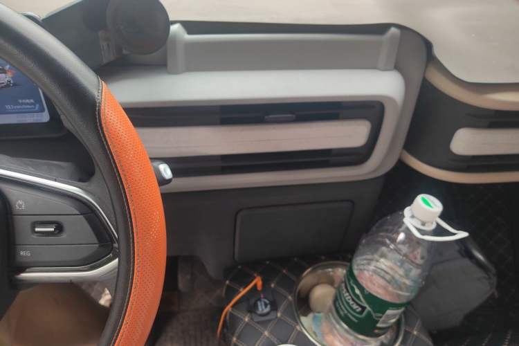 Used SAIC MAXUS Dana V1 2026 Model V1 Low-Roof Multi-Function Version (42 kWh) Audio And AC Panel