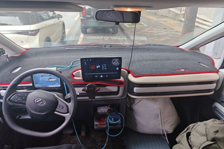 Used SAIC MAXUS Dana V1 2025 V1+ Long Wheelbase High-Roof Multi-Function Version (62 kWh) Center Console