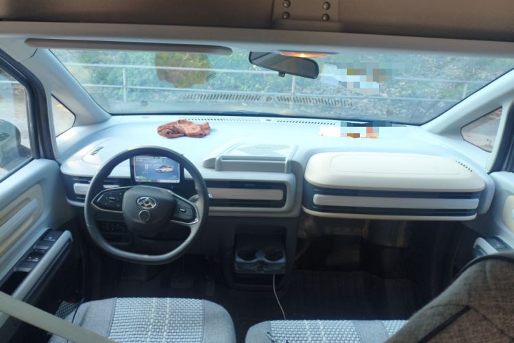 Used SAIC MAXUS Dana V1 2025 V1+ Long Wheelbase High-Roof Multi-Function Version (62 kWh) Center Console