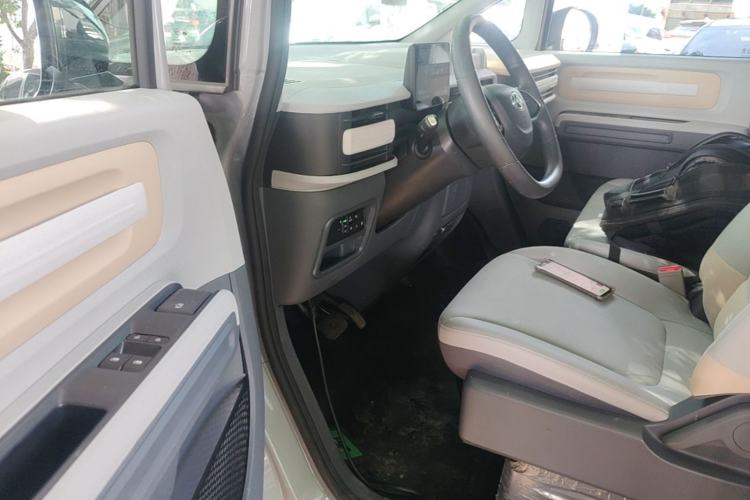 Used SAIC MAXUS Dana V1 2025 Low-Roof Multi-Function Version 42 kWh Driver Seat