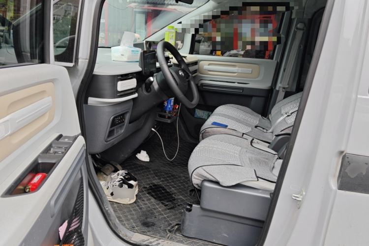 Used SAIC MAXUS Dana V1 2025 Low-Roof Multi-Function Version 42 kWh Driver Seat