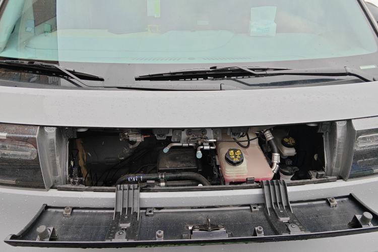 Used SAIC MAXUS Dana V1 2025 Low-Roof Multi-Function Version 42 kWh Engine Bay