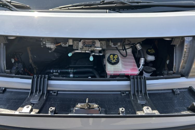 Used SAIC MAXUS Dana V1 2025 V1+ Short Wheelbase Low-Roof Multi-Function Version (42 kWh) Engine Bay
