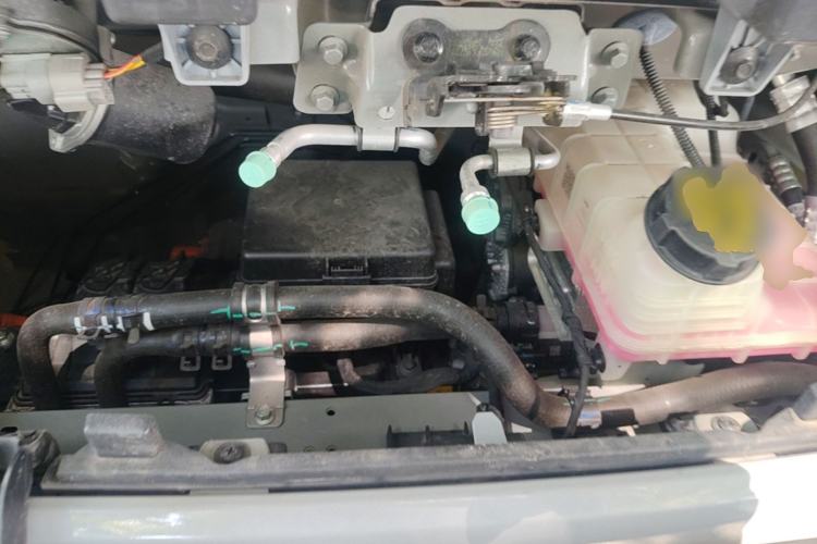 Used SAIC MAXUS Dana V1 2025 Low-Roof Multi-Function Version 42 kWh Engine Bay