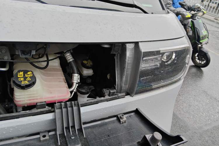 Used SAIC MAXUS Dana V1 2025 Low-Roof Multi-Function Version 42 kWh Engine Bay Left