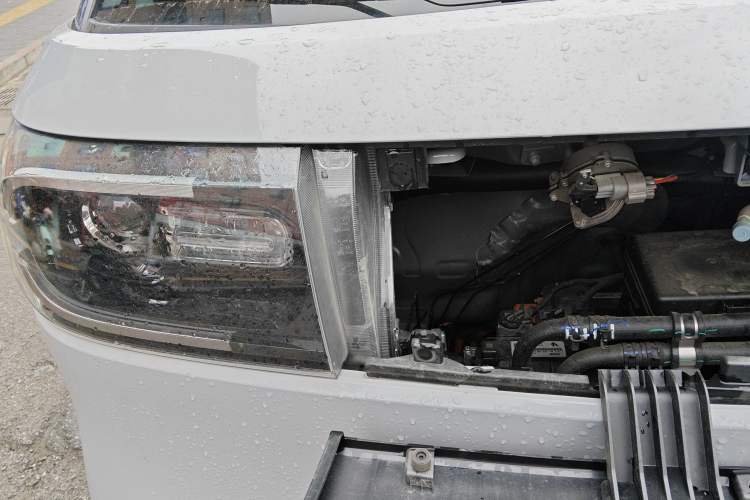 Used SAIC MAXUS Dana V1 2025 Low-Roof Multi-Function Version 42 kWh Engine Bay Right