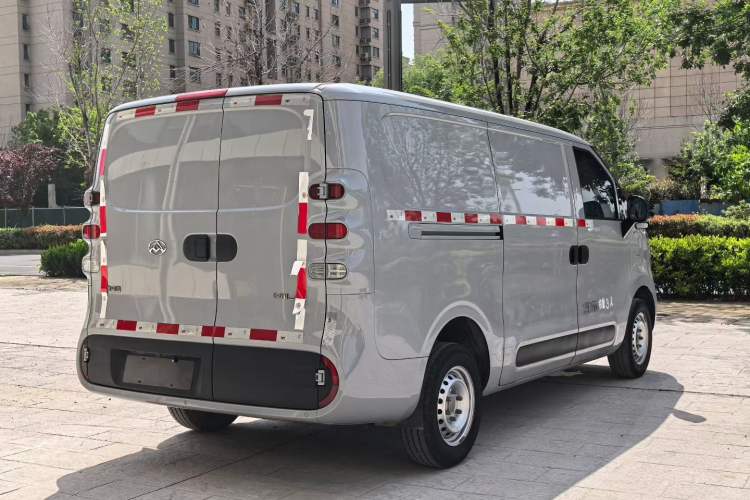 Used SAIC MAXUS Dana V1 2023 V1 Short Wheelbase Low Roof (43 kWh) Exterior 8