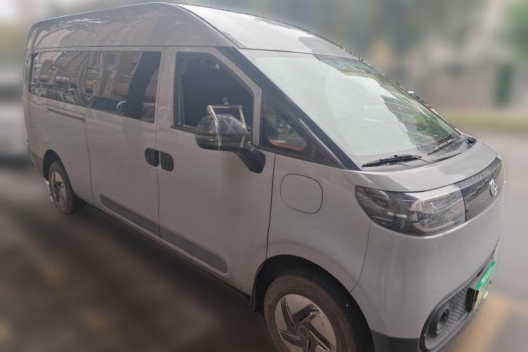 Used SAIC MAXUS Dana V1 2025 V1+ Long Wheelbase High-Roof Multi-Function Version (62 kWh) Front Right 45 Deg