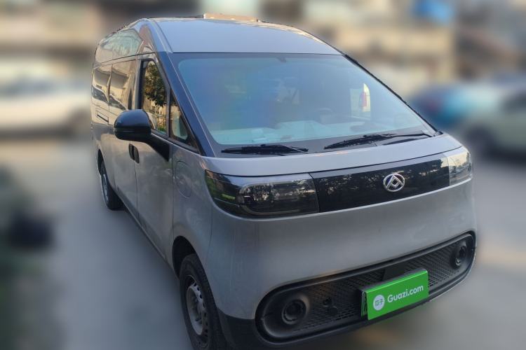 Used SAIC MAXUS Dana V1 2025 V1+ Long Wheelbase High-Roof Multi-Function Version (62 kWh) Front Right 45 Deg