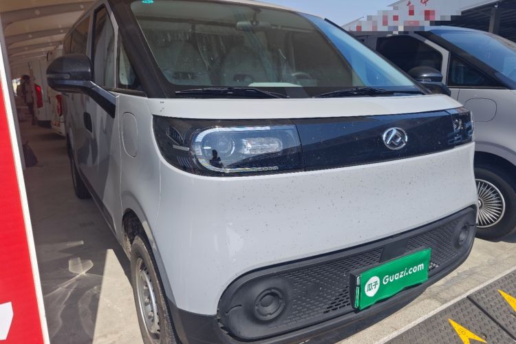 Used SAIC MAXUS Dana V1 2025 V1+ Short Wheelbase Low-Roof Multi-Function Version (42 kWh) Front Right 45 Deg