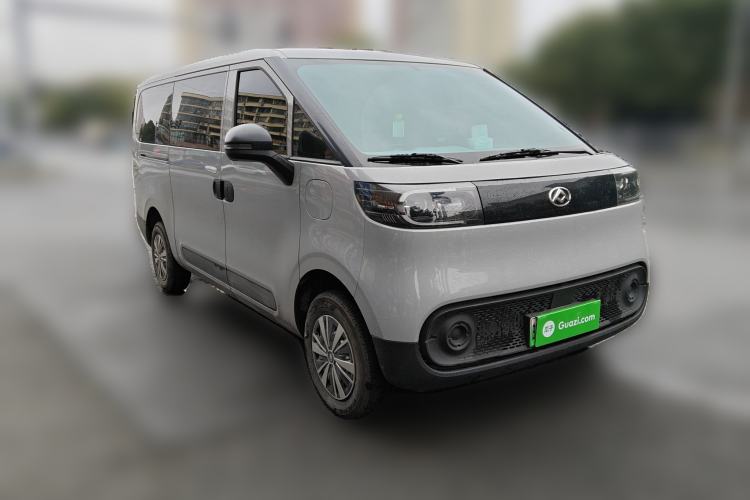 Used SAIC MAXUS Dana V1 2025 Low-Roof Multi-Function Version 42 kWh Front Right 45 Deg