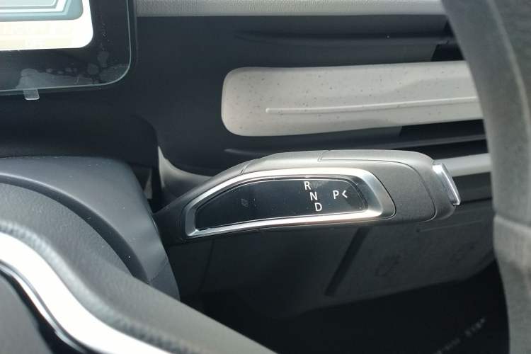 Used SAIC MAXUS Dana V1 2025 V1+ Short Wheelbase Low-Roof Multi-Function Version (42 kWh) Gear Lever