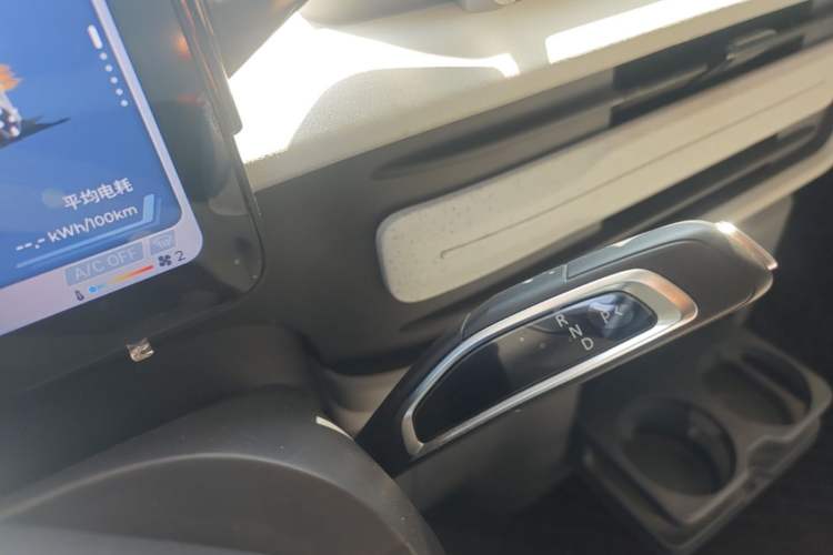 Used SAIC MAXUS Dana V1 2025 V1+ Short Wheelbase Low-Roof Multi-Function Version (42 kWh) Gear Lever