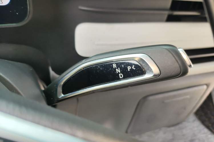 Used SAIC MAXUS Dana V1 2023 V1 Short Wheelbase Low Roof (43 kWh) Gear Lever