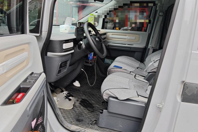 Used SAIC MAXUS Dana V1 2025 Low-Roof Multi-Function Version 42 kWh Interior 3
