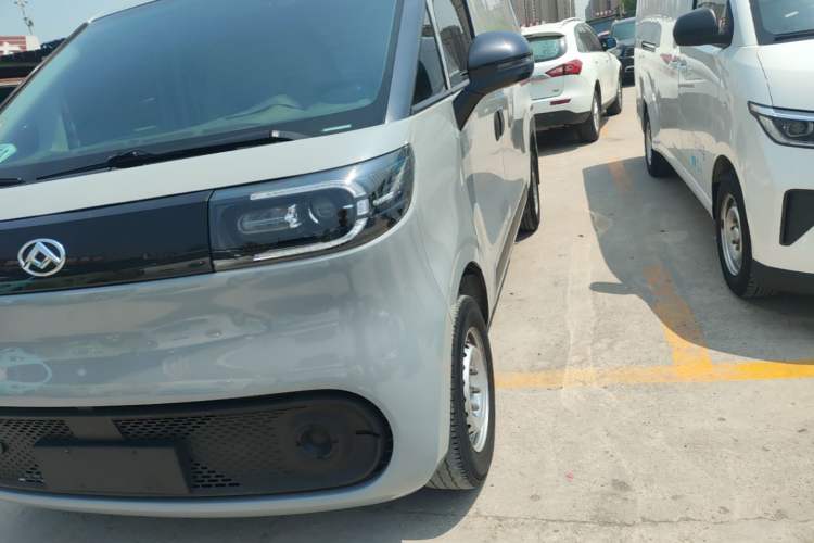 Used SAIC MAXUS Dana V1 2023 V1 Short Wheelbase Low Roof (43 kWh) Left Front Headlight