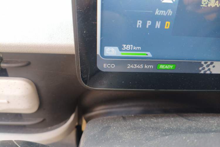 Used SAIC MAXUS Dana V1 2025 V1+ Long Wheelbase High-Roof Multi-Function Version (62 kWh) Odometer Close Up