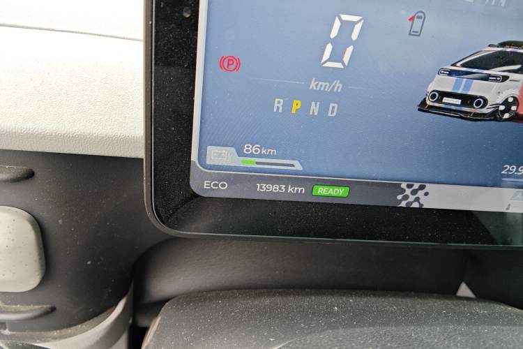 Used SAIC MAXUS Dana V1 2025 Low-Roof Multi-Function Version 42 kWh Odometer Close Up