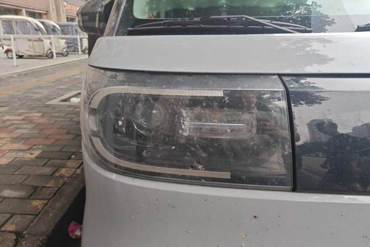 Used SAIC MAXUS Dana V1 2025 V1+ Long Wheelbase High-Roof Multi-Function Version (62 kWh) Right Front Headlight