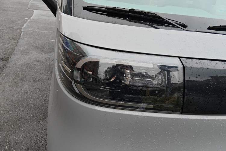 Used SAIC MAXUS Dana V1 2025 Low-Roof Multi-Function Version 42 kWh Right Front Headlight